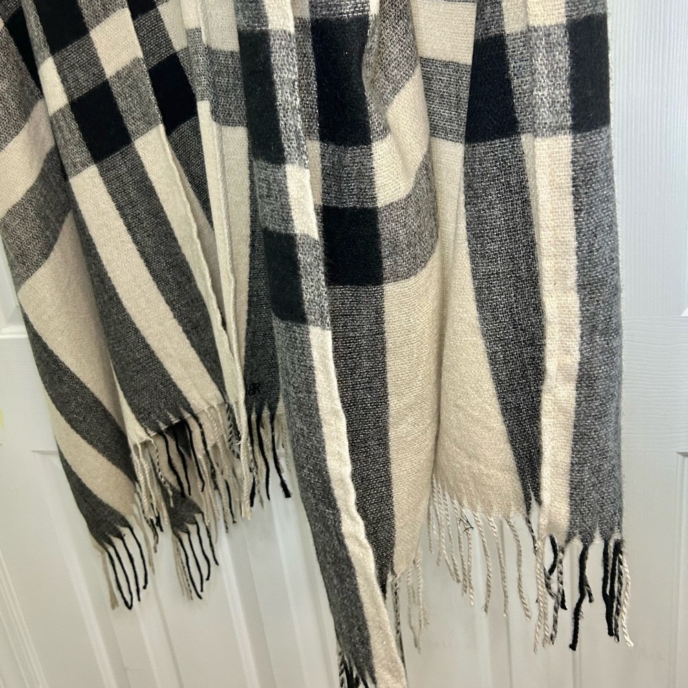 Banana Republic Black & Tan Plaid Fringe Cashmere Wool Wrap Shawl Sweater Sz OS - Picture 5 of 11